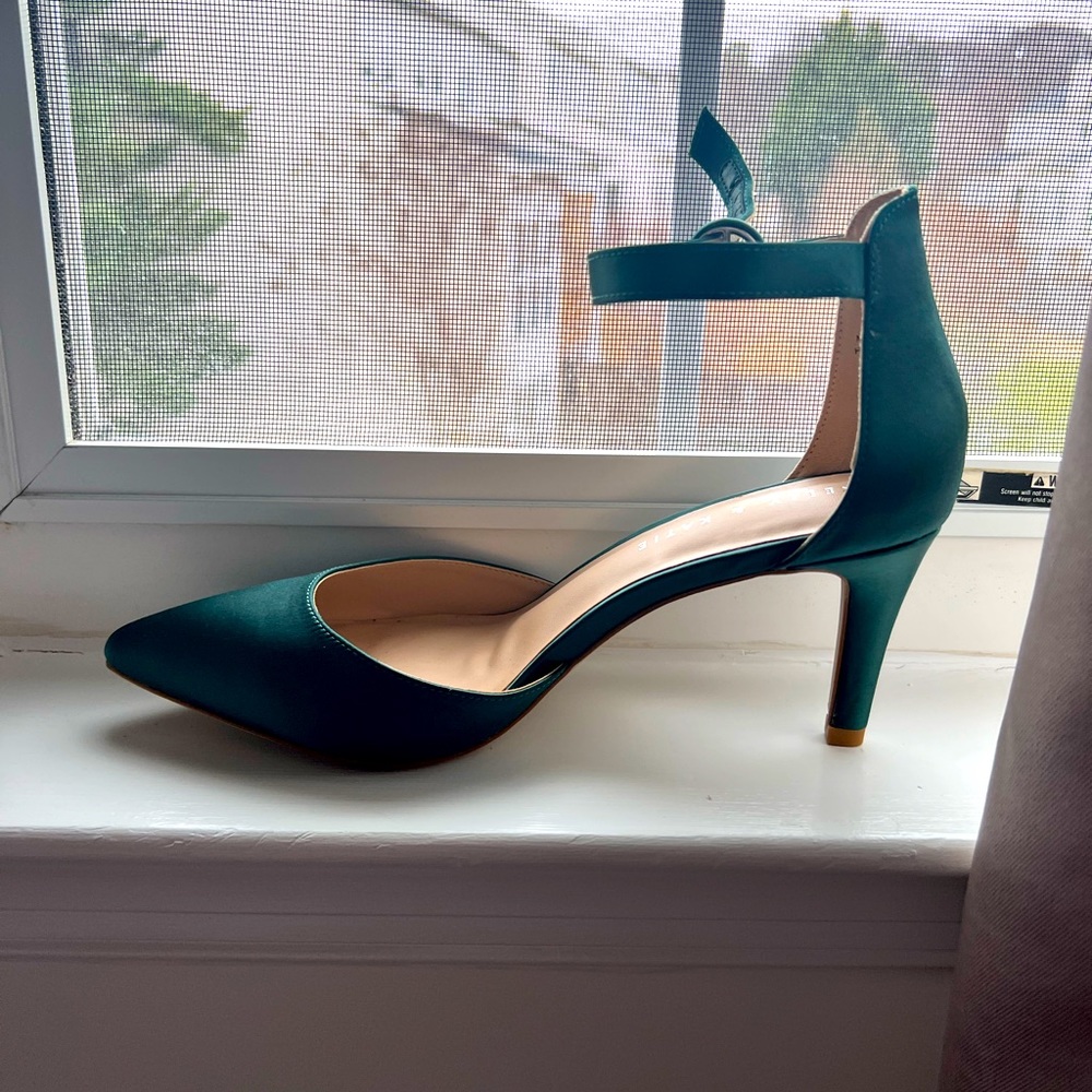 Kelly & Kate brand new pump